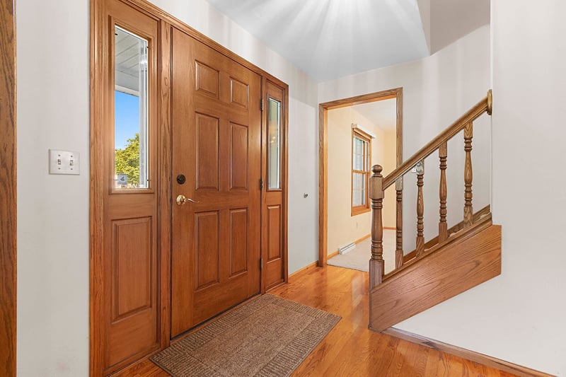 2055 Lynn Dr, Neenah, WI 54956-4228
