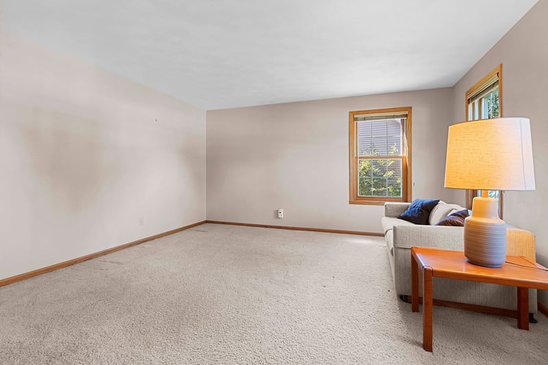 2055 Lynn Dr, Neenah, WI 54956-4228