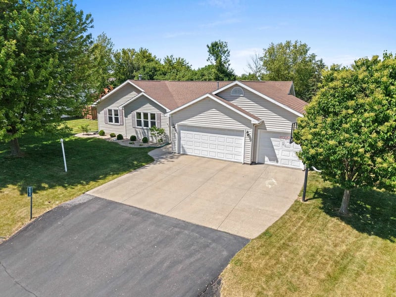 W6034 Paige Way, Appleton, WI 54915