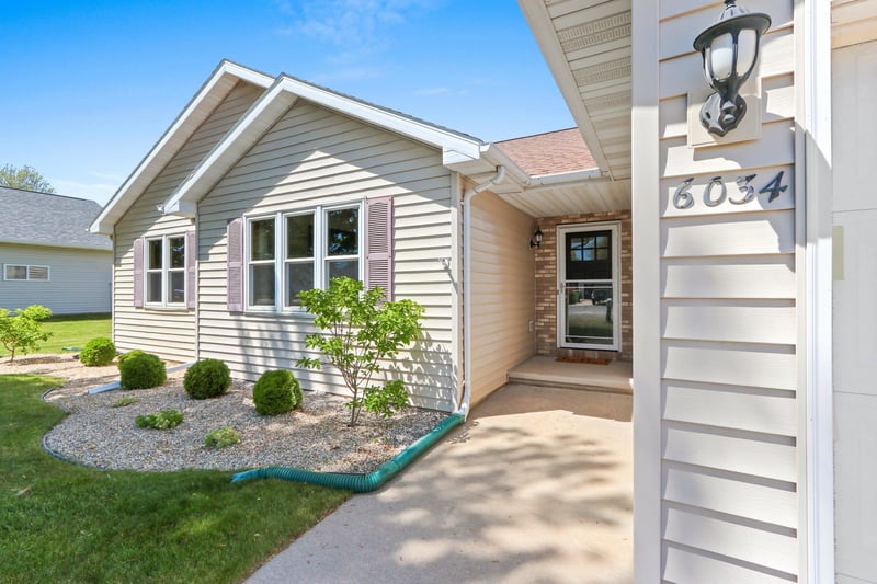W6034 Paige Way, Appleton, WI 54915