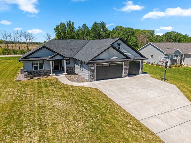 2174 Potter Dr, De Pere, WI 54115