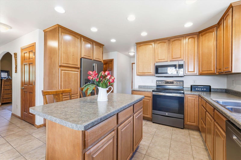 755 Weatherstone Dr, Oshkosh, WI 54901
