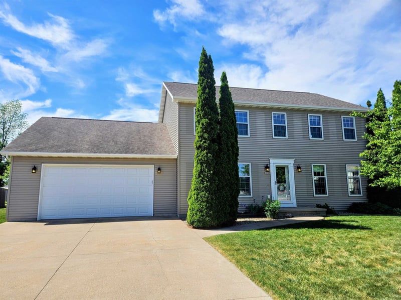 755 Weatherstone Dr, Oshkosh, WI 54901