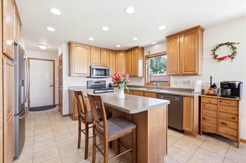 755 Weatherstone Dr, Oshkosh, WI 54901