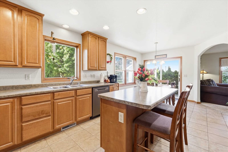 755 Weatherstone Dr, Oshkosh, WI 54901
