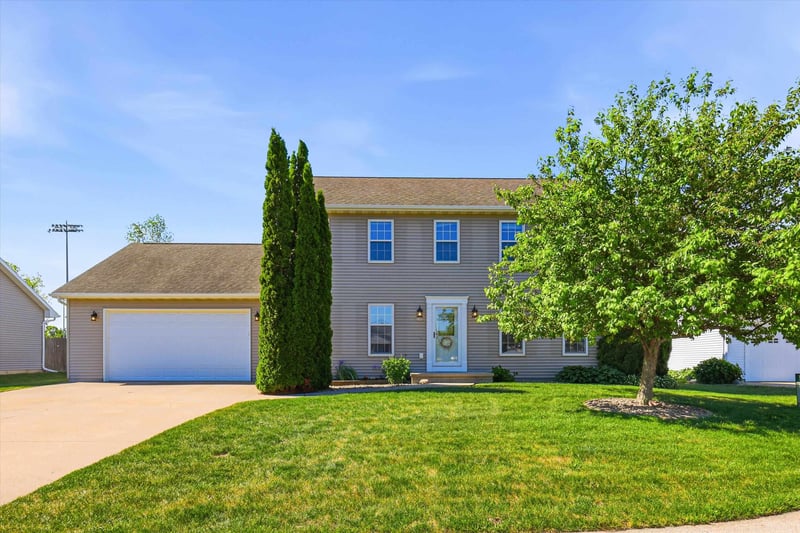 755 Weatherstone Dr, Oshkosh, WI 54901