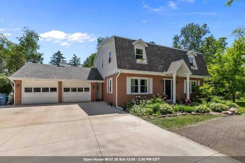 4194 Country Club Rd, Oshkosh, WI 54902-7409