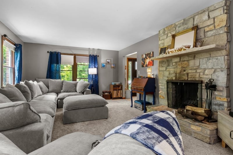 4194 Country Club Rd, Oshkosh, WI 54902-7409