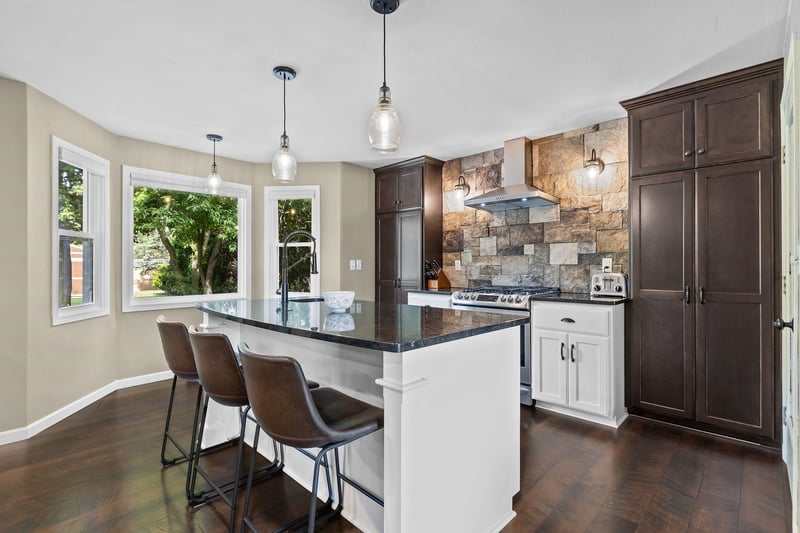 1245 Weatherwood Dr, Neenah, WI 54956-1169