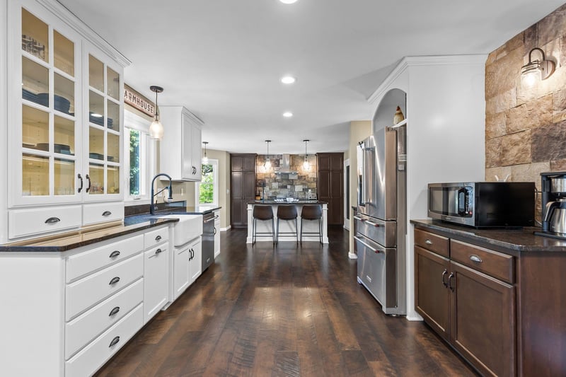 1245 Weatherwood Dr, Neenah, WI 54956-1169