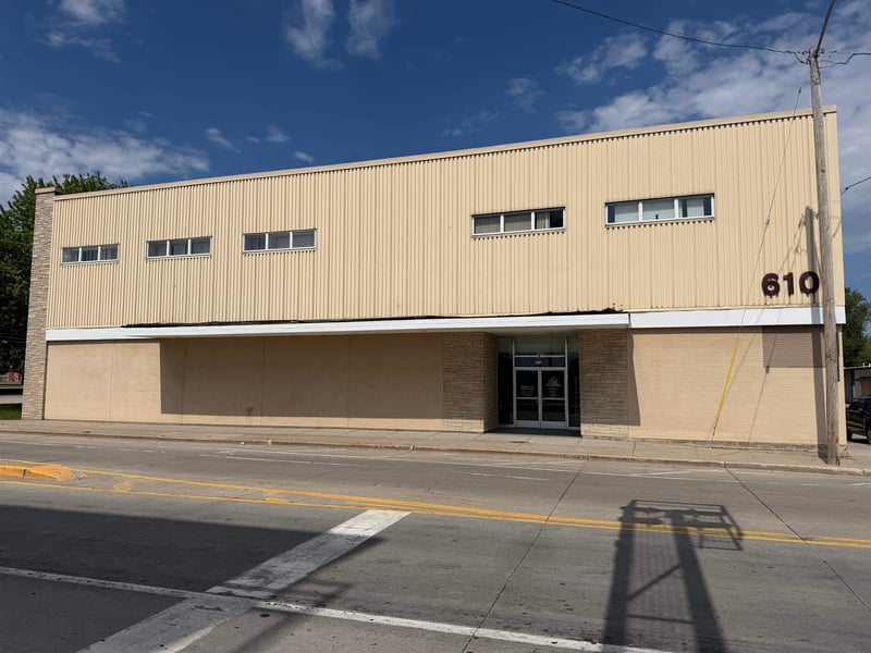 610 S Broadway St, Green Bay, WI 54303
