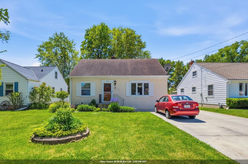 1342 Garland St, Green Bay, WI 54301
