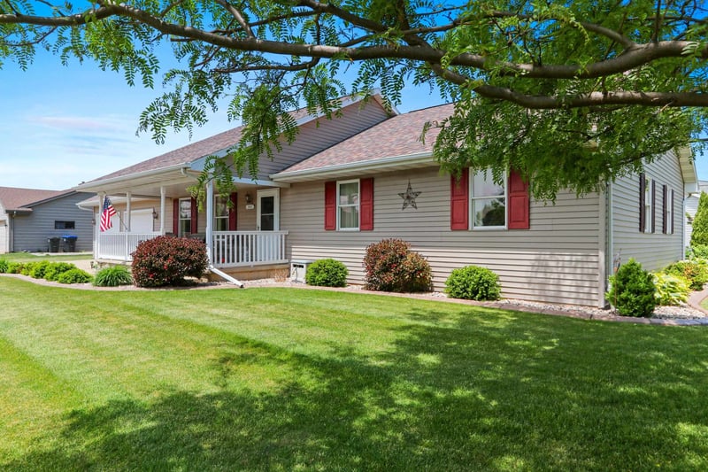 W3082 Whitepine Dr, Appleton, WI 54915