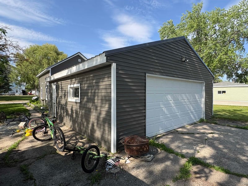306 2nd St, Oconto, WI 54153