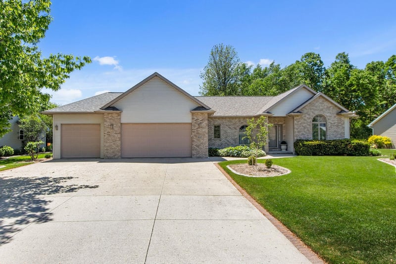 W5875 Sweet Clover Dr, Appleton, WI 54915