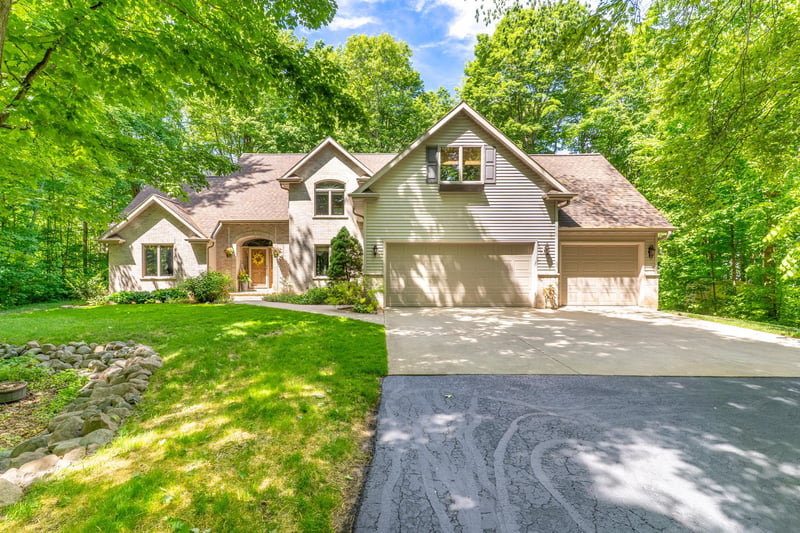 1825 Pine Tree Ct, Luxemburg, WI 54217-1356