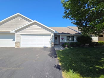 1980 Timberline Dr, Oshkosh, WI 54904