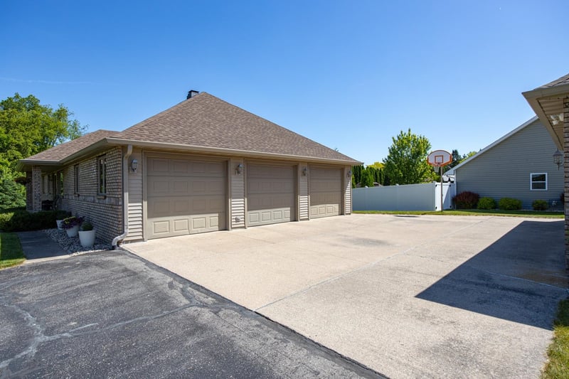 N1434 Highgreen Ct, Greenville, WI 54942