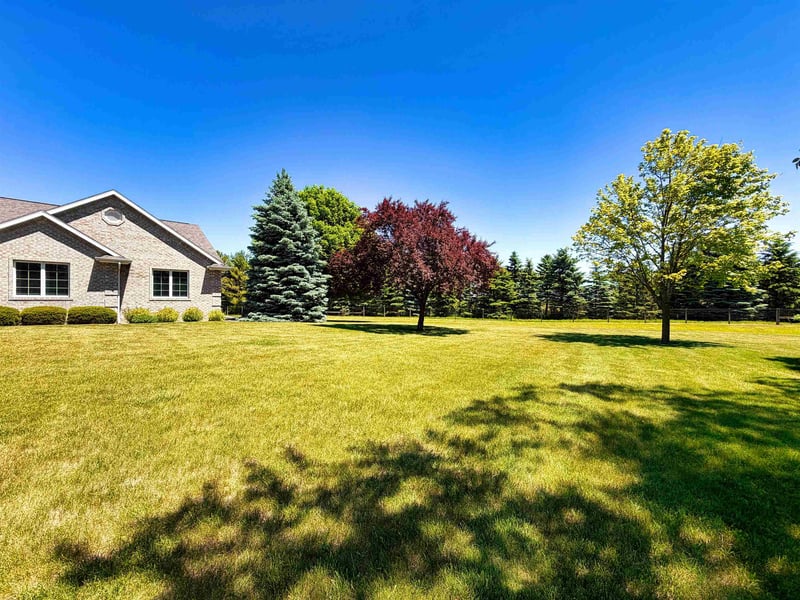 74 Stonefield Ct, Oshkosh, WI 54902