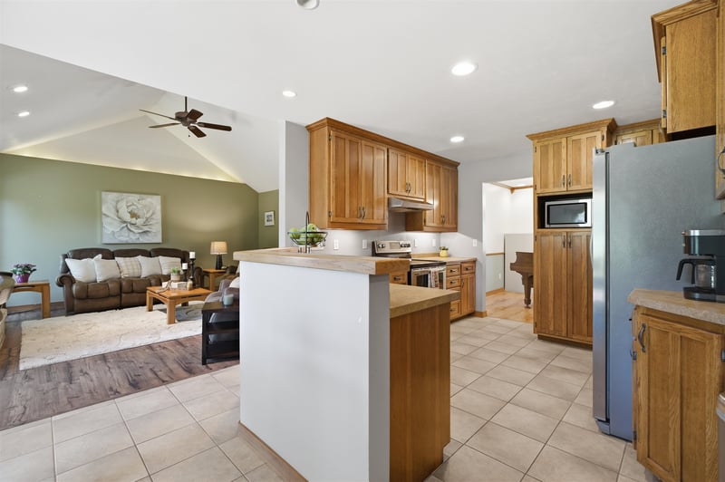 1735 Orange Blossom Dr, Green Bay, WI 54313