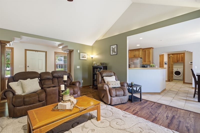1735 Orange Blossom Dr, Green Bay, WI 54313