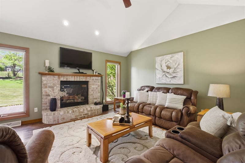 1735 Orange Blossom Dr, Green Bay, WI 54313