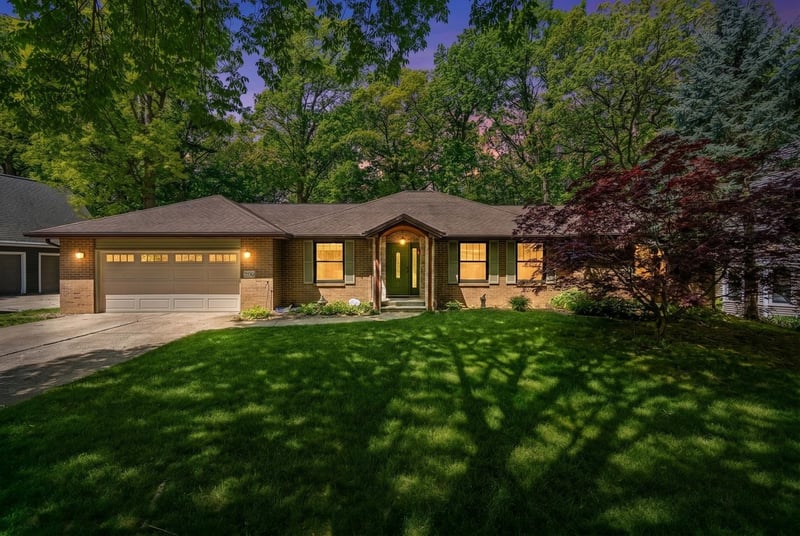 250 Traders Point, Green Bay, WI 54302-5235