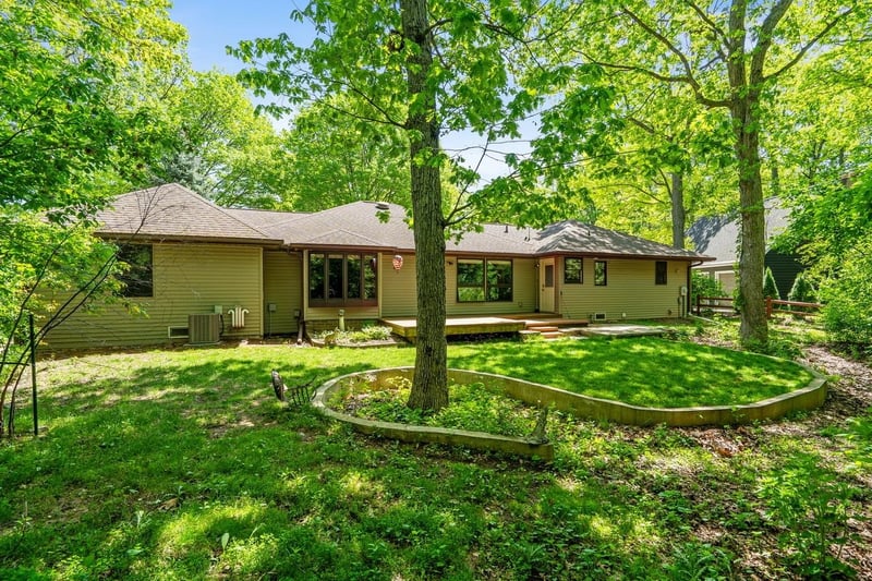 250 Traders Point, Green Bay, WI 54302-5235