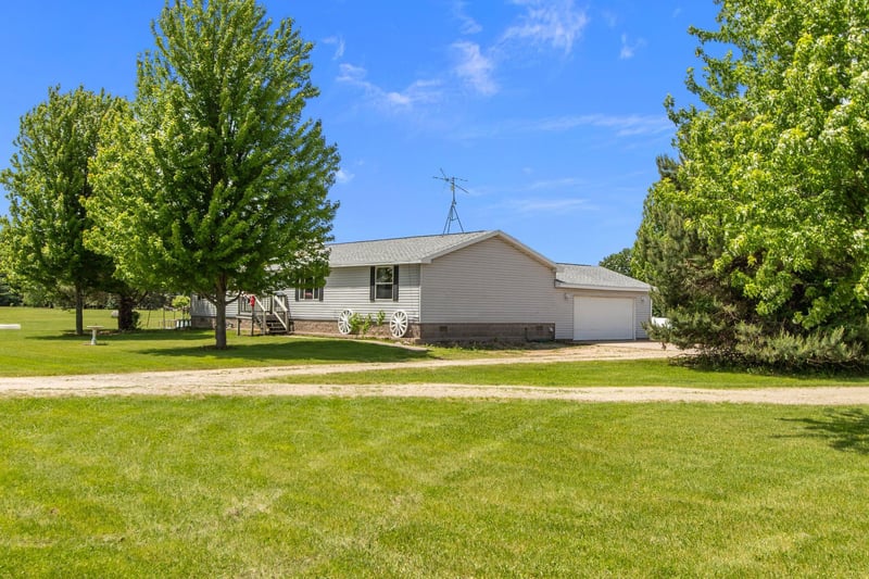 7961 Easy St, Fremont, WI 54940