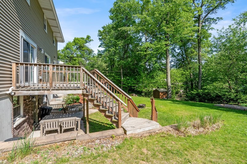 2049 Shamrock Ln, Green Bay, WI 54301