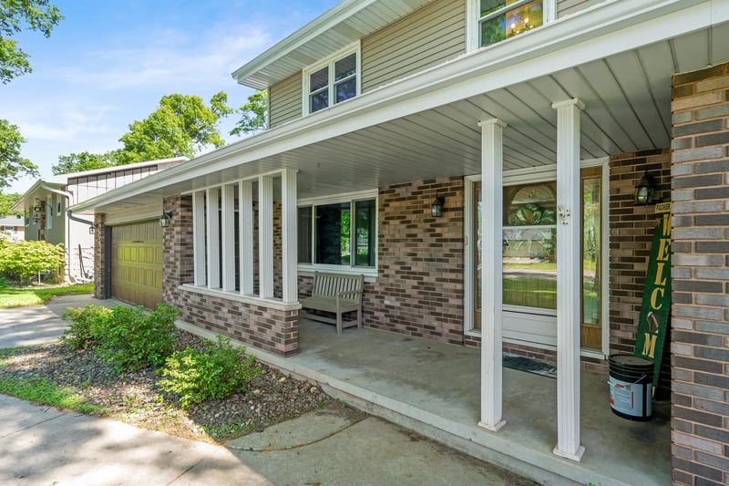 2049 Shamrock Ln, Green Bay, WI 54301