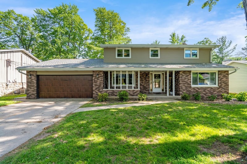 2049 Shamrock Ln, Green Bay, WI 54301