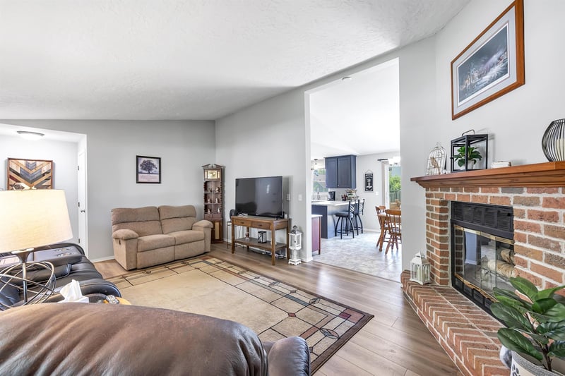 1732 Charles St, De Pere, WI 54115-3444