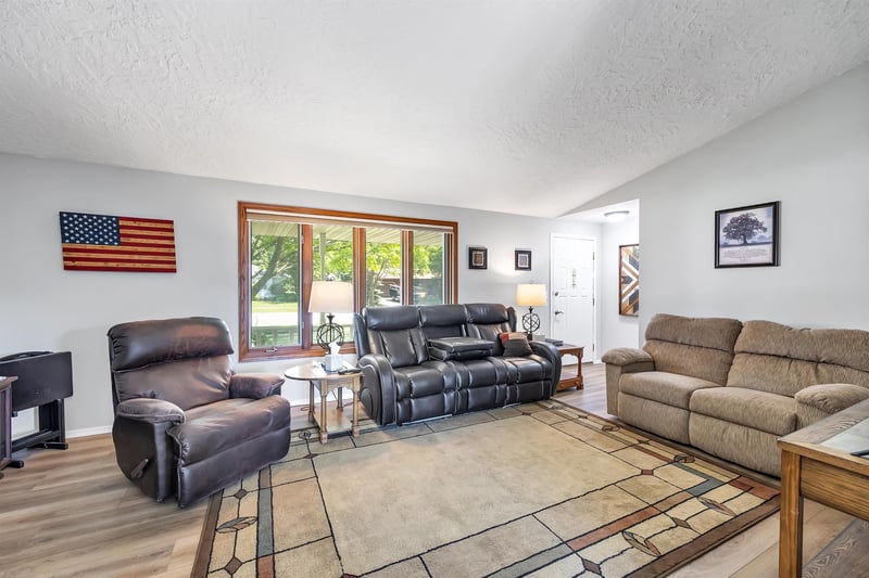 1732 Charles St, De Pere, WI 54115-3444