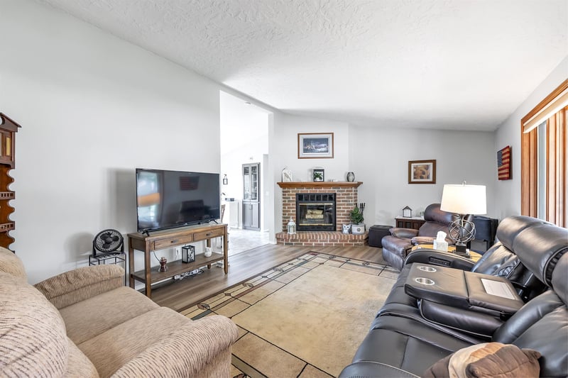 1732 Charles St, De Pere, WI 54115-3444