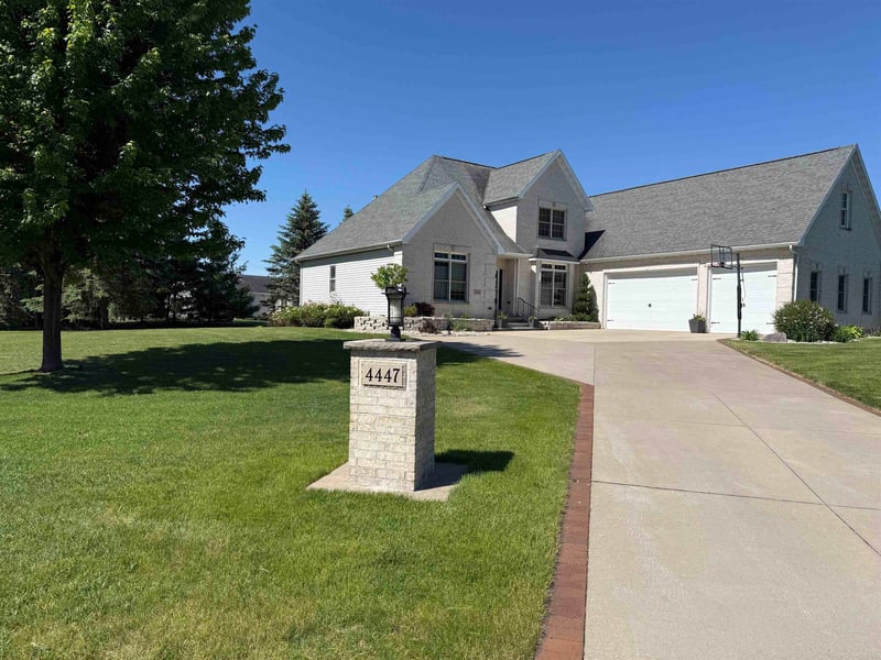 4447 Harbor Village Dr, Omro, WI 54963