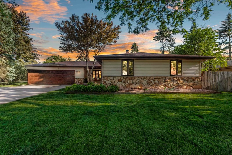 1731 Oakridge Ct, Menasha, WI 54952