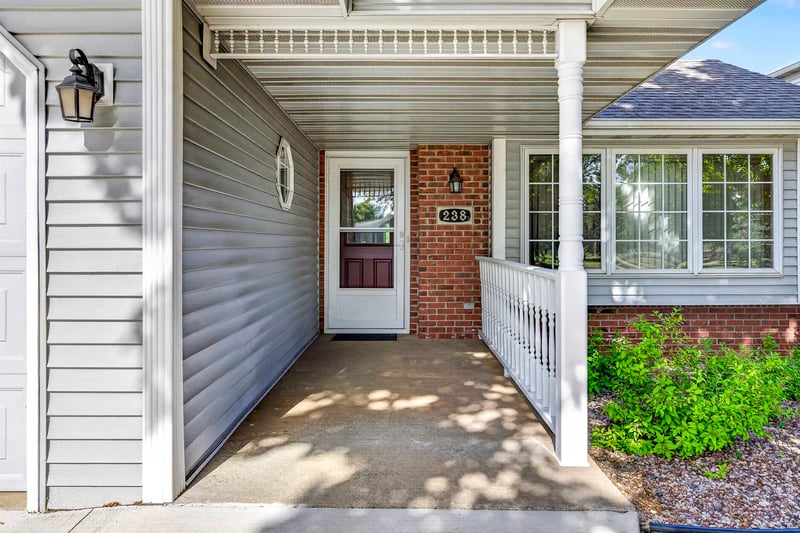 238 Lake Pointe Dr, Oshkosh, WI 54904