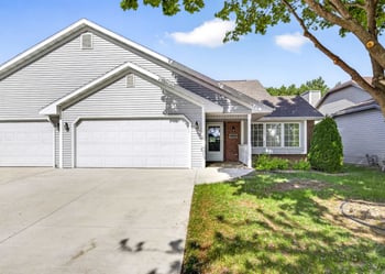 238 Lake Pointe Dr, Oshkosh, WI 54904