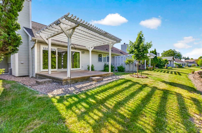 238 Lake Pointe Dr, Oshkosh, WI 54904