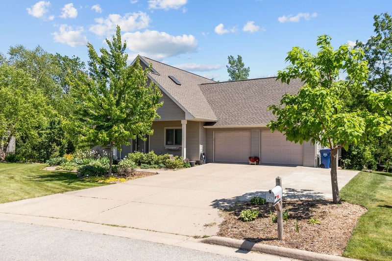 218 Emily Way, Hortonville, WI 54944