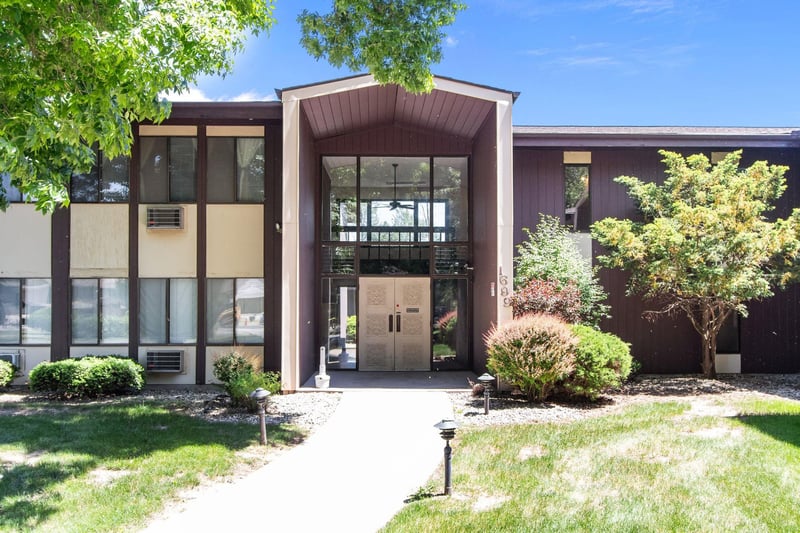1699 Alcan Dr #210, Menasha, WI 54952