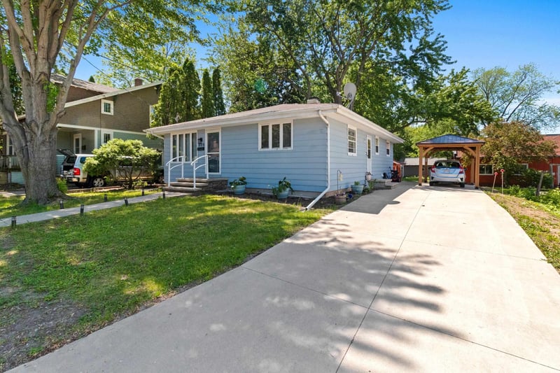 609 Memorial Dr, Appleton, WI 54914