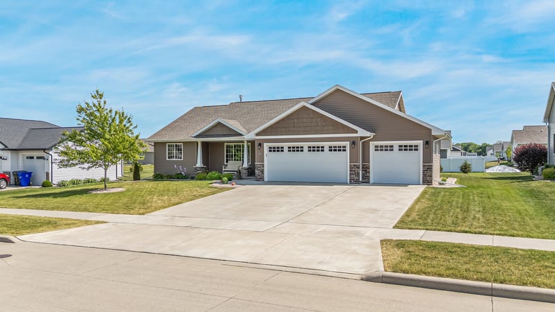 1941 Bear Paw Trl, Kaukauna, WI 54130