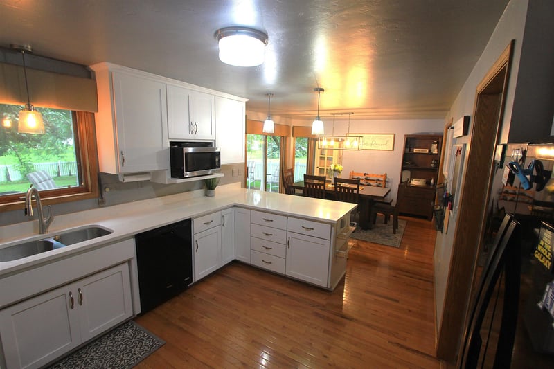 2933 Sunray Ln, Green Bay, WI 54313-7171