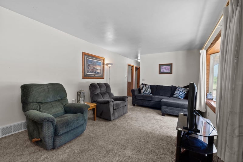409 Mary St, Black Creek, WI 54106-9794