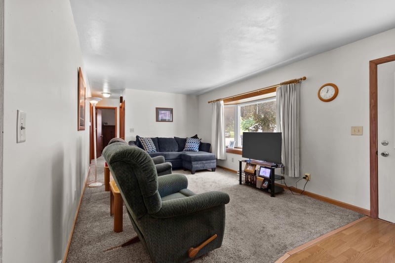 409 Mary St, Black Creek, WI 54106-9794