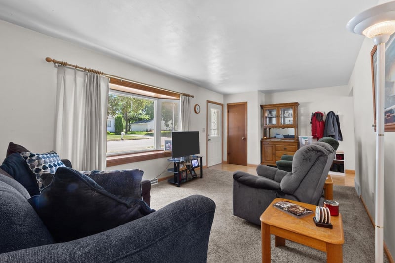 409 Mary St, Black Creek, WI 54106-9794