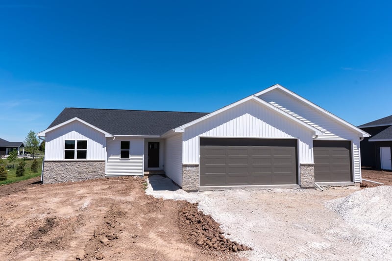 W5896 Edgewood Dr, Menasha, WI 54952