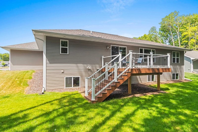 2731 Crestwood Springs Ct, Green Bay, WI 54304-4521